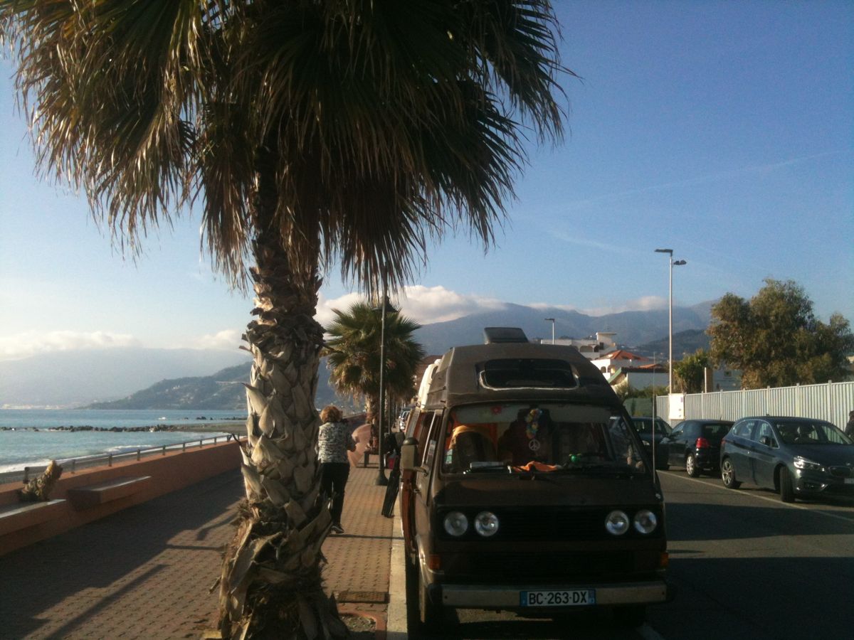 Bivouac sur la promenade de Vintimille