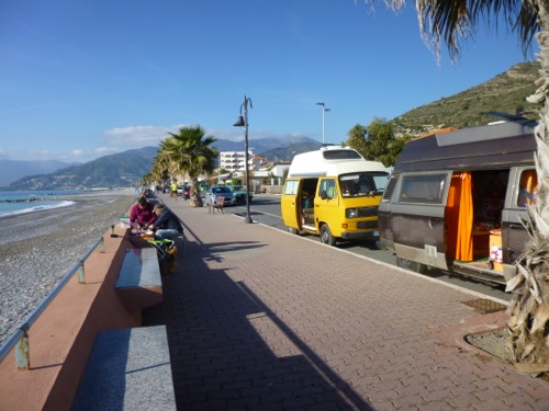 Bivouac sur la promenade de Vintimille
