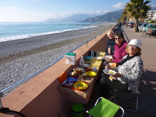 Bivouac sur la promenade de Vintimille